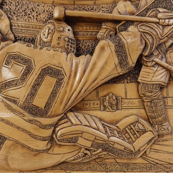 Wood-relief work of art by Kim Murray - Picture 4 of 15